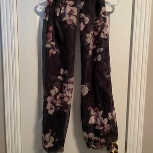 OkReitmans black and floral scarf, now with tags, 100% polyester